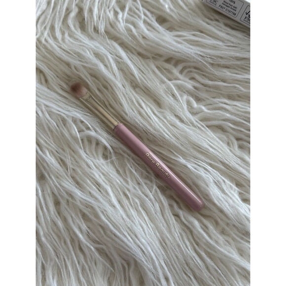 Rare Beauty Stay Vulnerable All-Over Eyeshadow Brush - Picture 6 of 10